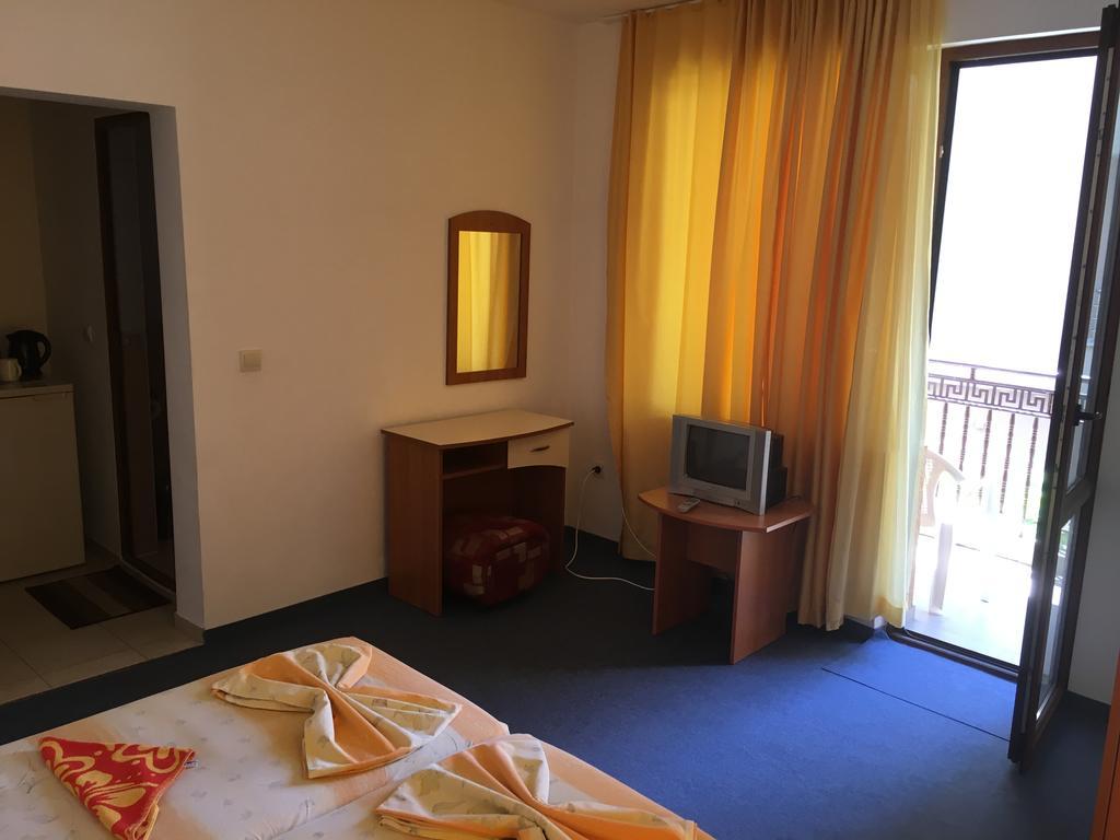 Family Hotel Friends Primorsko Eksteriør bilde