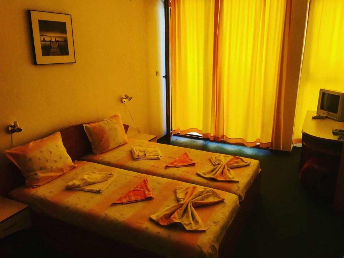 Family Hotel Friends Primorsko Eksteriør bilde