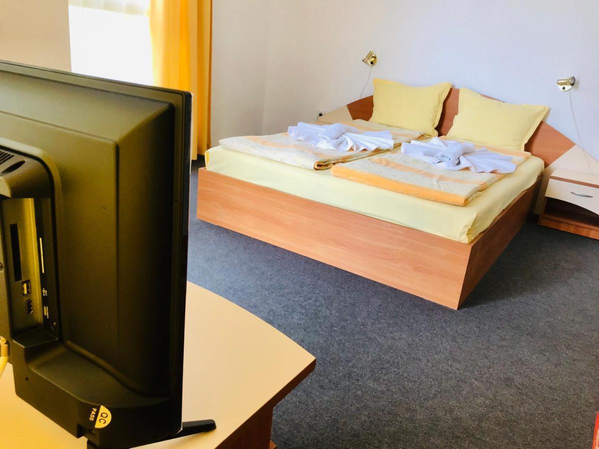 Family Hotel Friends Primorsko Eksteriør bilde